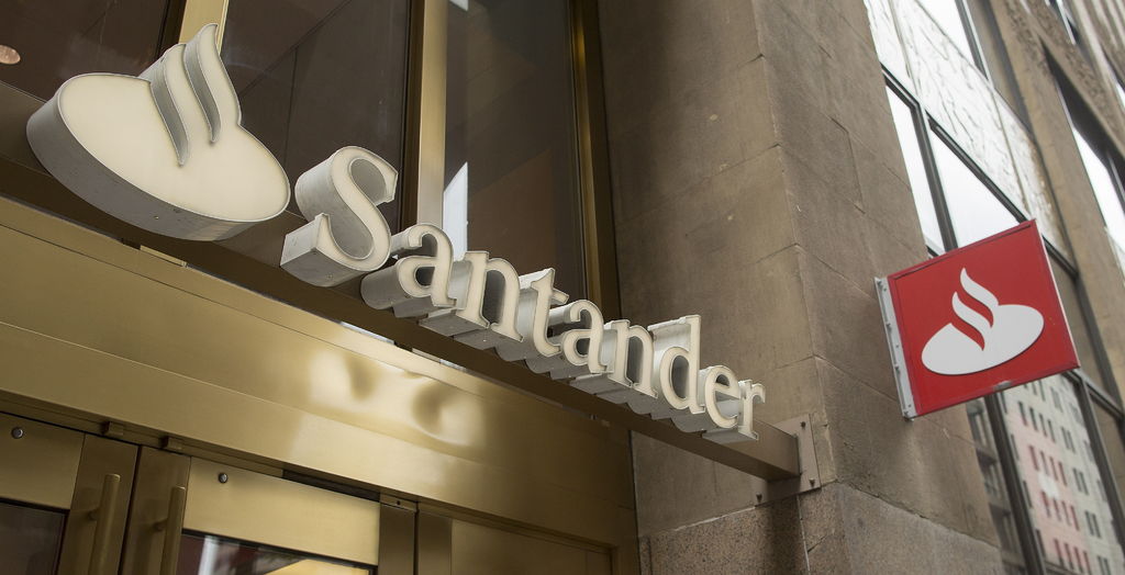Caen 5.5 % ganancias de Santander México