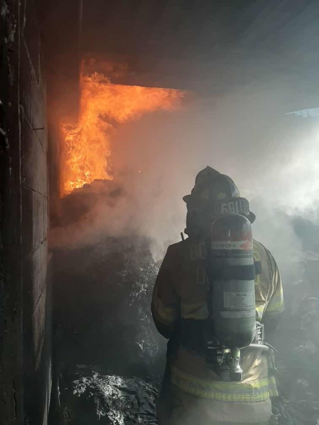 Se incendia cuarto de materiales en vivienda de Durango