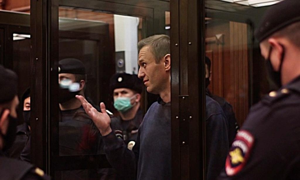 Posponen por una semana juicio contra Navalni por difamar a veterano