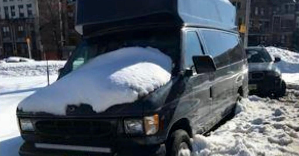 Anciana sobrevive encerrada cuatro días en su auto por la nieve en EUA