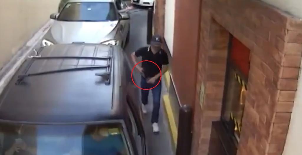 Captan asalto en fila de autoservicio en restaurante de comida rápida de la CDMX