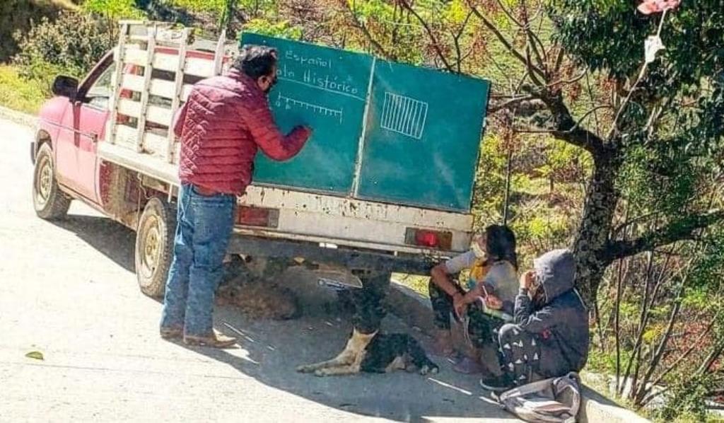 Profesor de Querétaro convierte su camioneta en un salón de clases