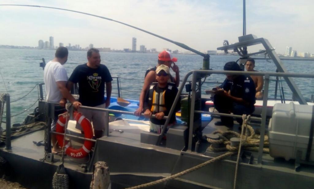 Marina rescata a 5 personas en Veracruz; viajaban en un yate