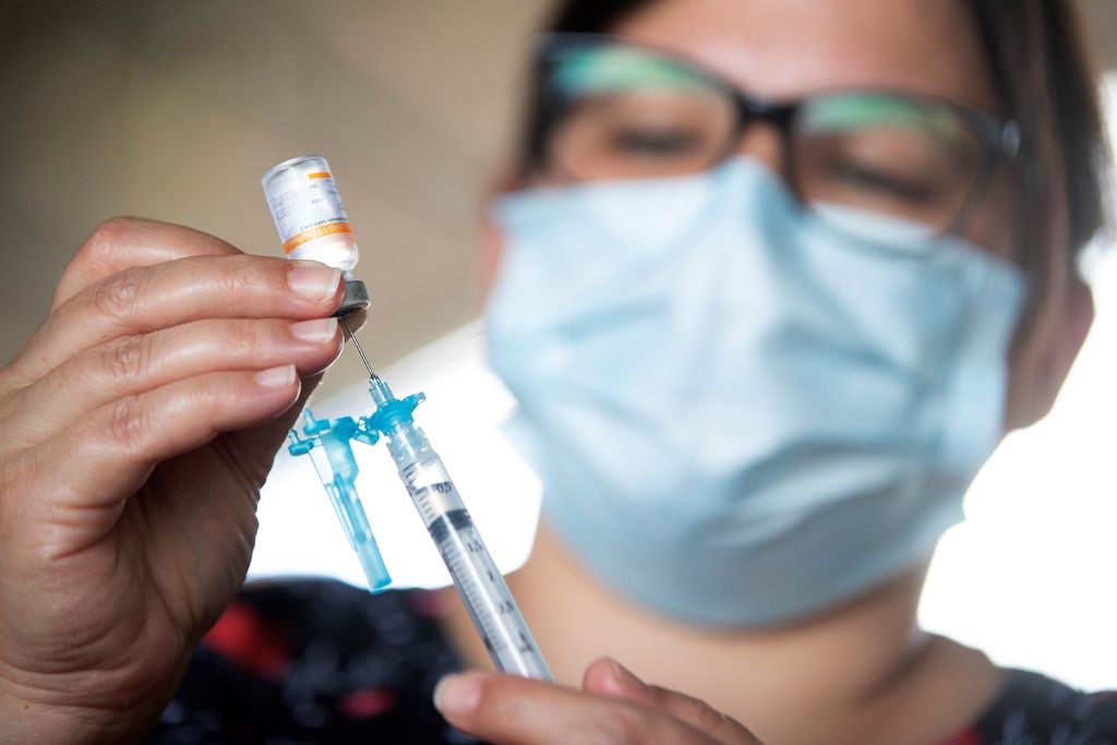 Busca Reino Unido desarrollar vacunas contra variantes