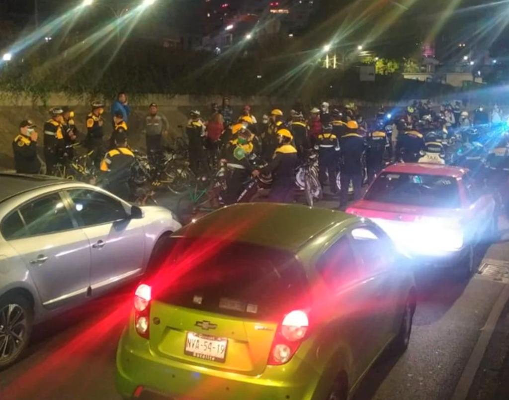 Choque entre policías y ciclistas en la CDMX deja 4 lesionados