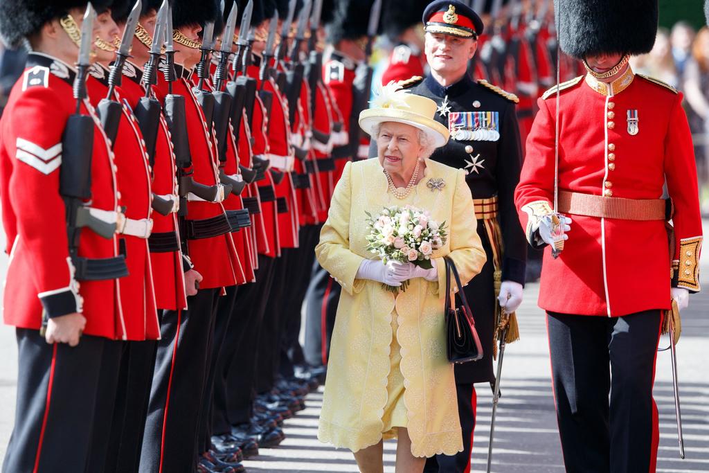Reina Isabel II celebra 69 años en el trono británico confinada en Windsor