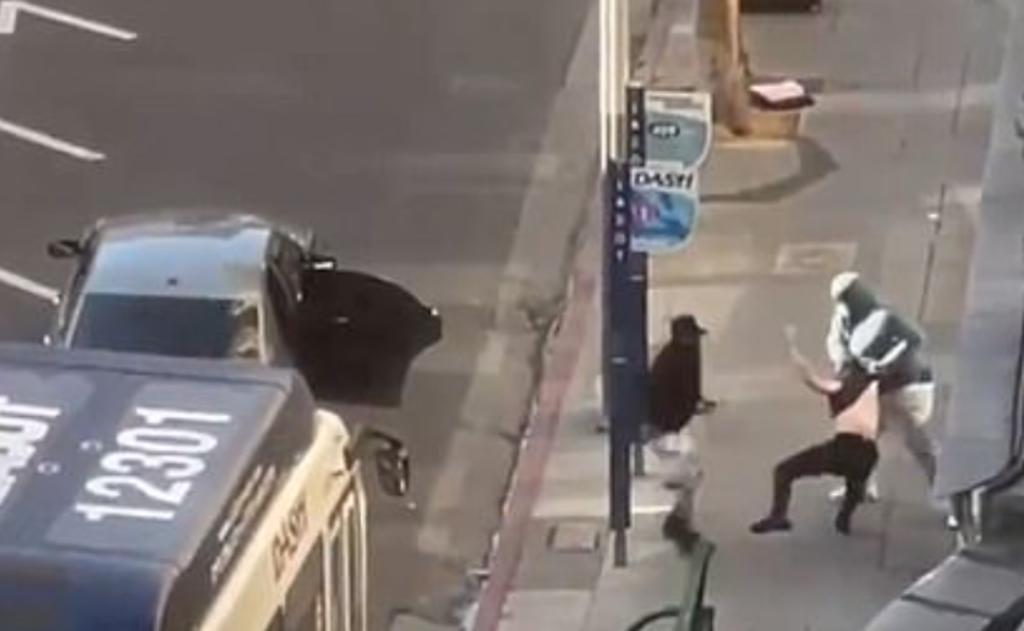 Sujetos asaltan y le disparan a un hombre frente a su familia en plena calle de Los Ángeles