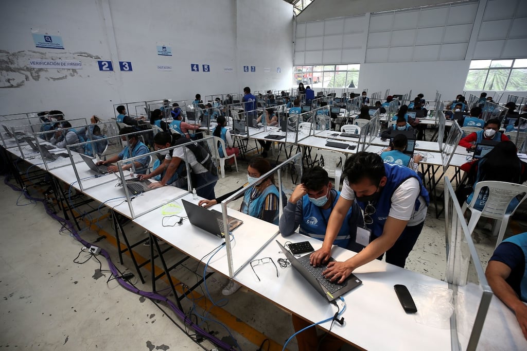 Reñidas, elecciones en Ecuador