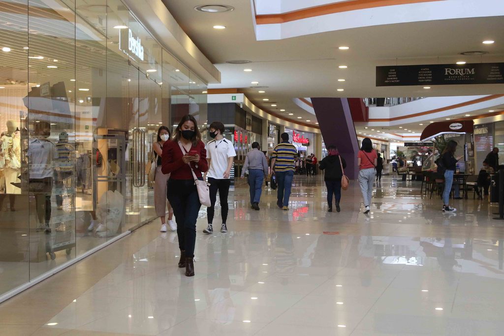 Centros comerciales se alistan para reapertura