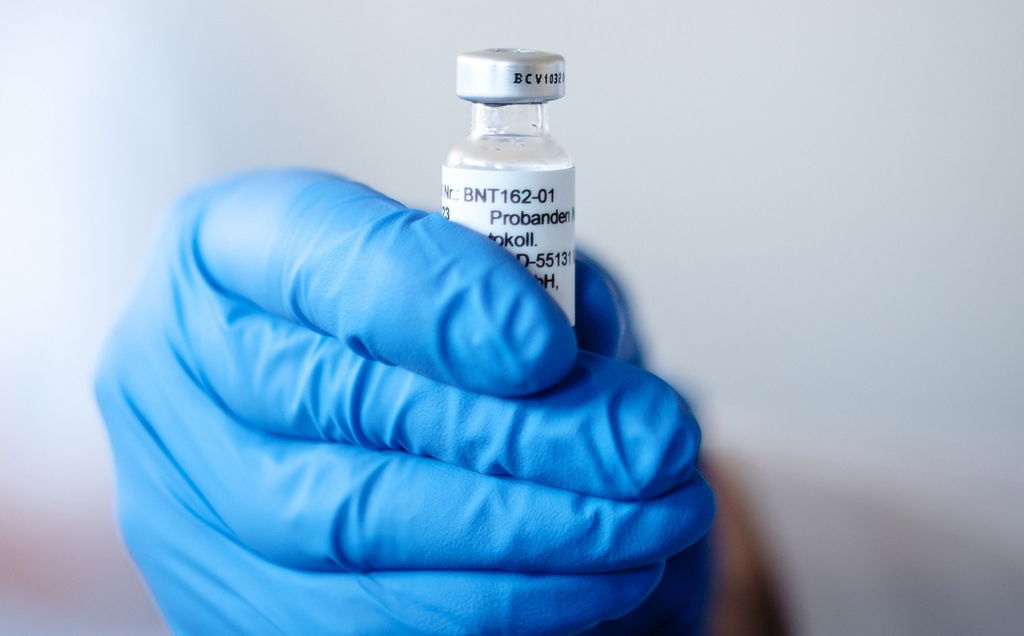 Vacuna de Pfizer puede neutralizar variantes