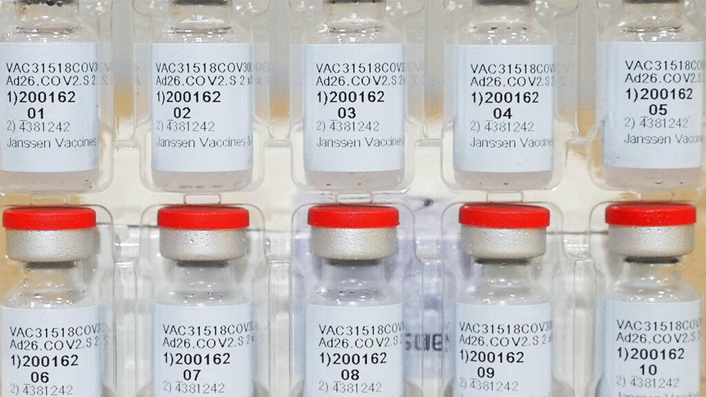 Director de J&J apunta que podría ser necesaria una vacuna anual contra COVID-19