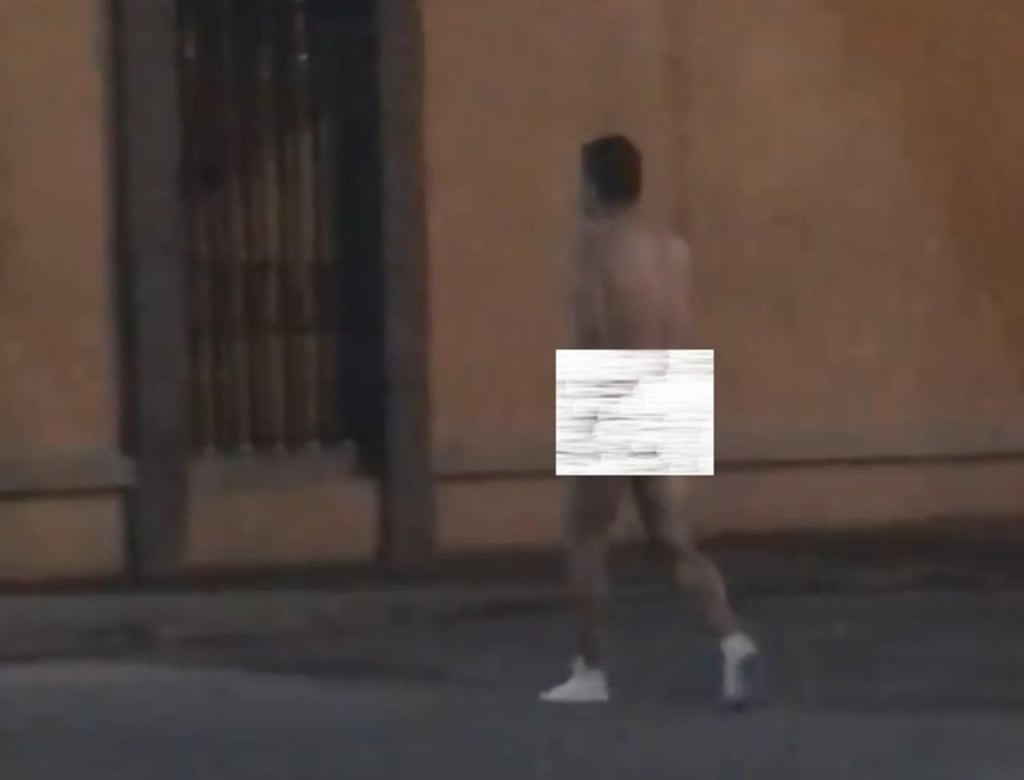 Viral: varón camina desnudo por calle 5 de Febrero
