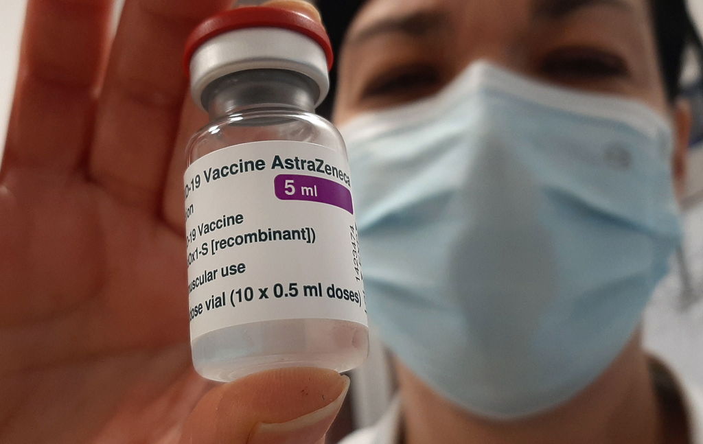 Aprueban vacuna de AstraZeneca
