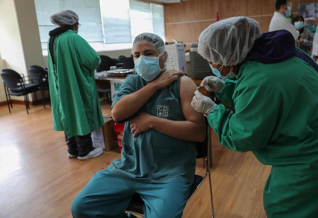 Recurre Bolivia a China por vacunas contra COVID-19