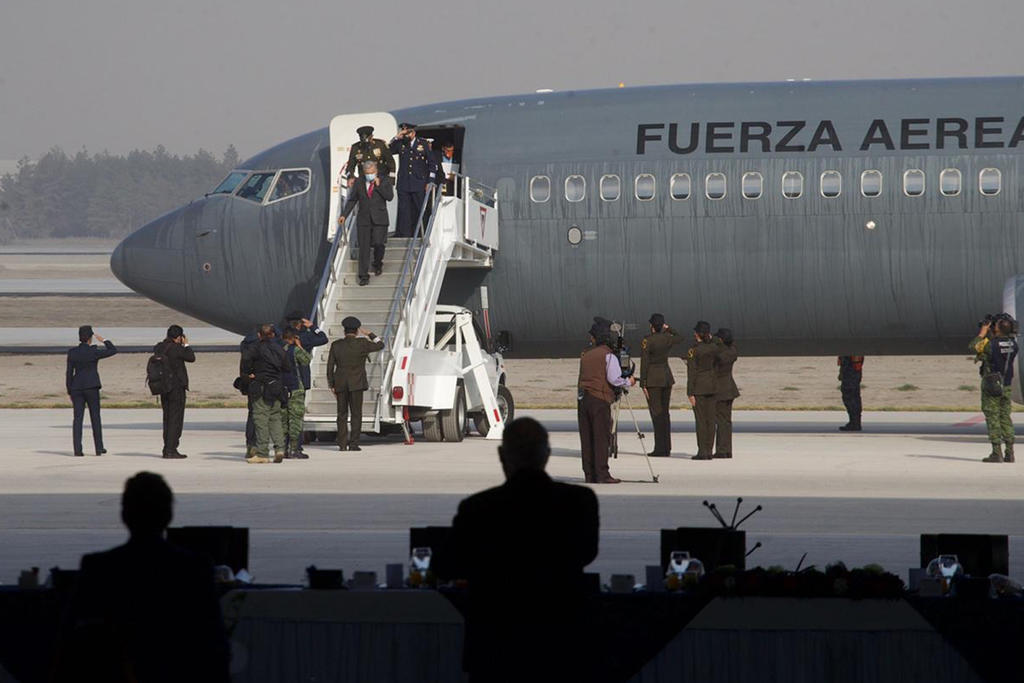 'Se demostró que se puede manejar 3 aeropuertos al mismo tiempo', destaca López Obrador