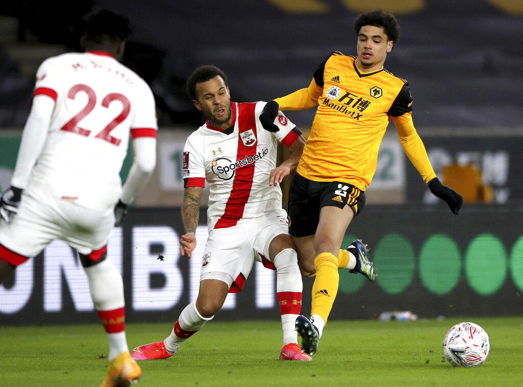 Con Raúl Jiménez en gradas, Southampton elimina a Wolves de FA Cup