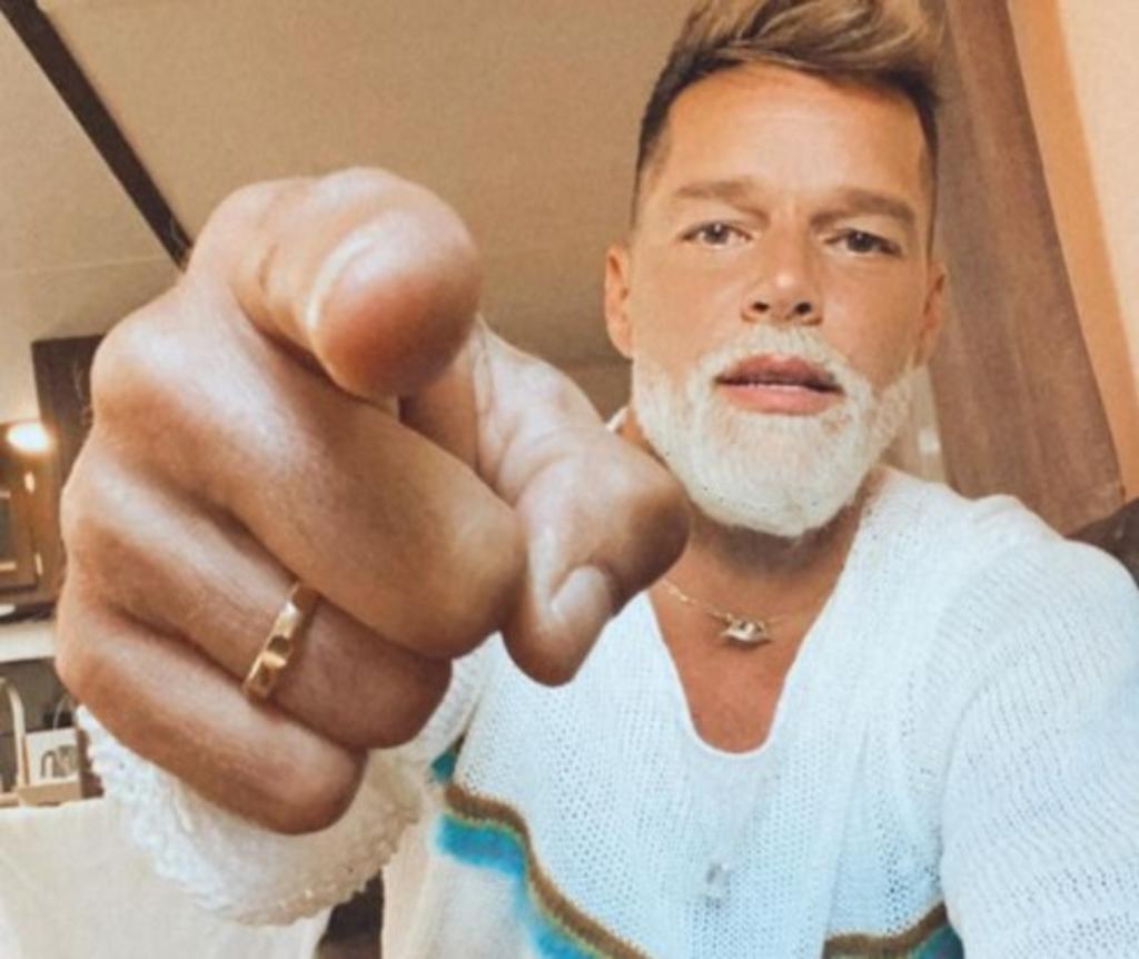 Ricky Martin es comparado con 'Papá Pitufo' en su último post