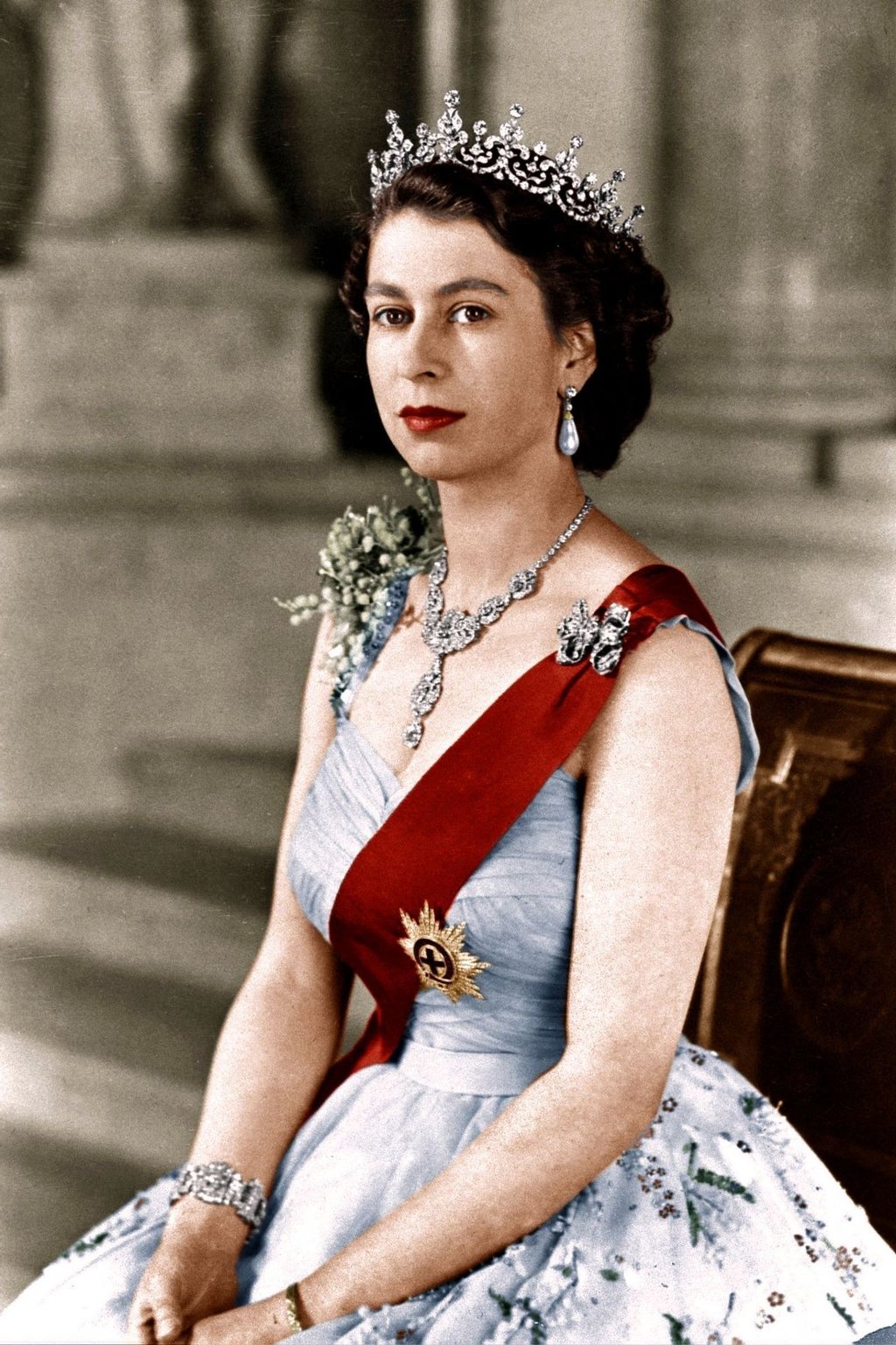 La reina Isabel II presionó para ocultar su fortuna