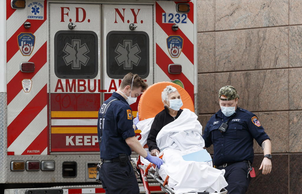 Admite Nueva York que retrasó datos de muertes de COVID en residencias