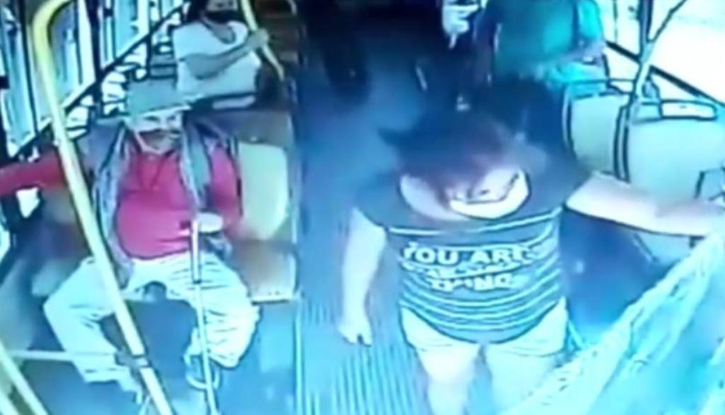 Mujer apuñala al chofer de un autobús porque le pidió que usara un cubrebocas