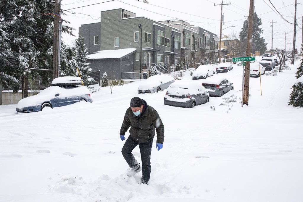 Tormenta invernal deja sin luz a miles en EUA