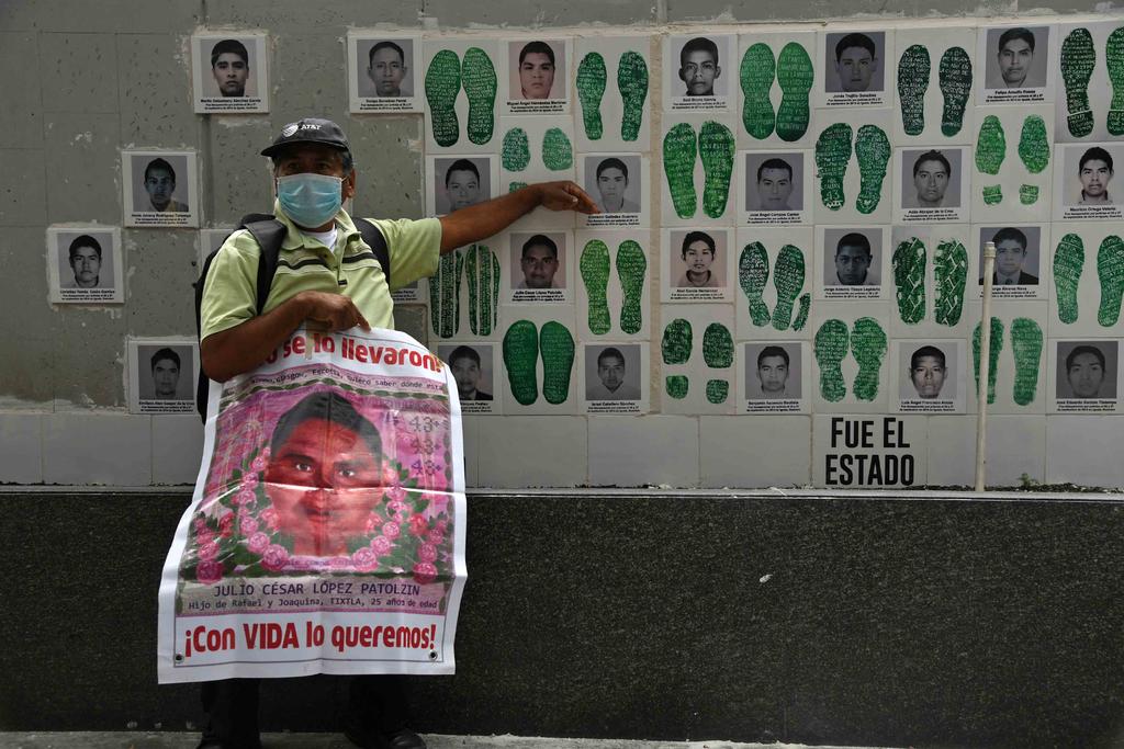 Ordenan dar a conocer documentos avalados por perito de PGR sobre caso Ayotzinapa