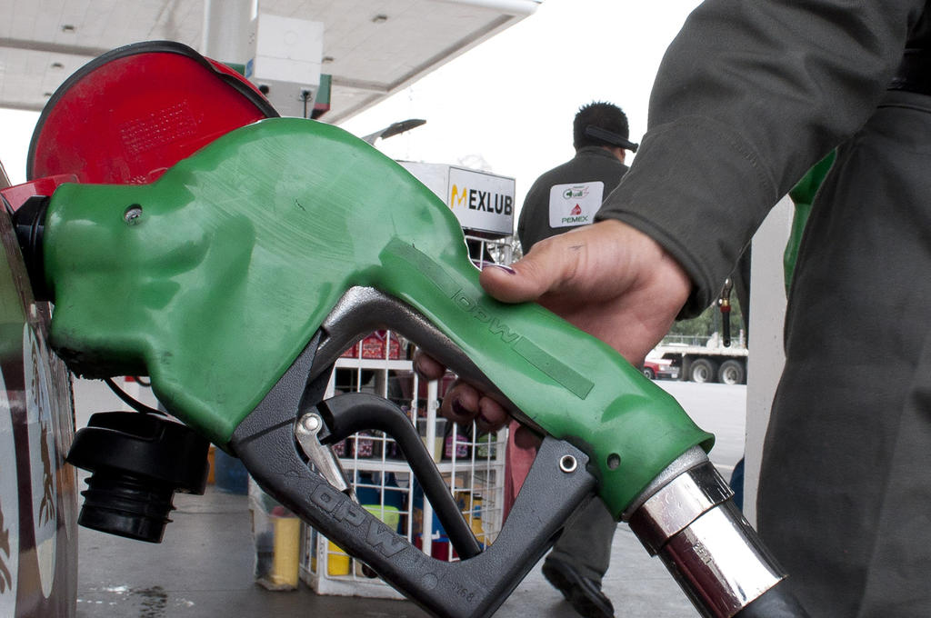 Promete AMLO que no habrá aumento en combustibles
