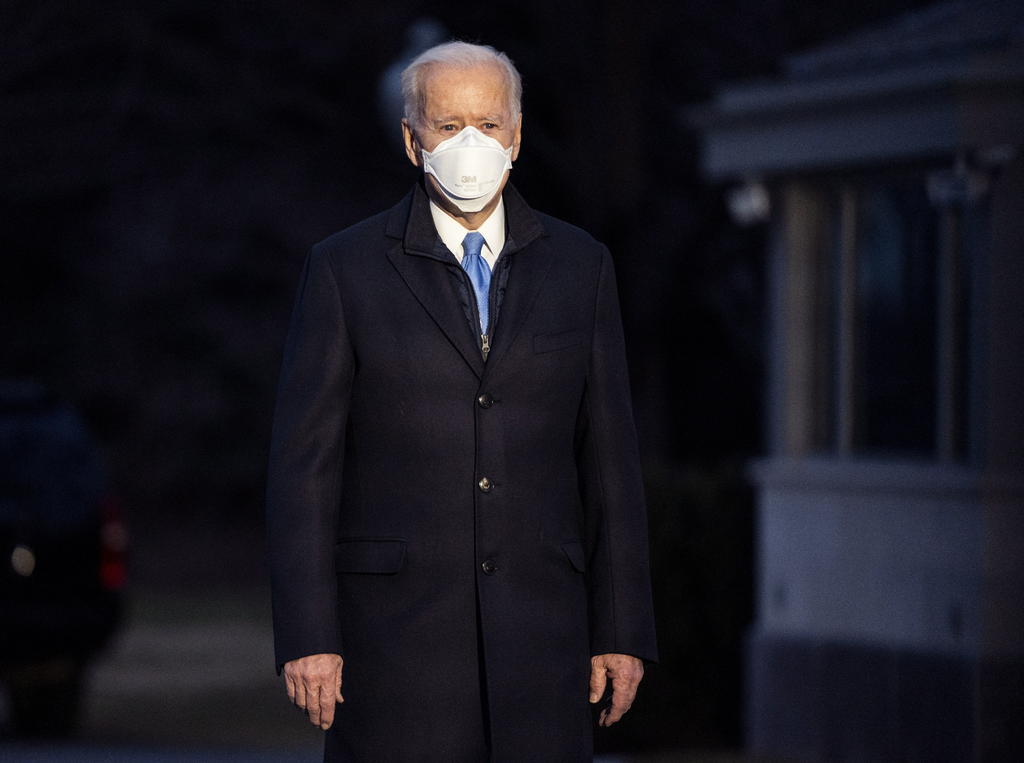 Tras juicio político, Biden prioriza rescate económico y pandemia