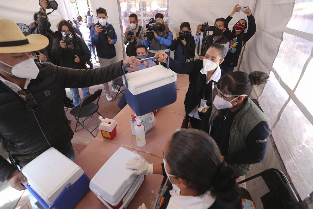 Aplica México más de 23 mil vacunas contra COVID en adultos mayores
