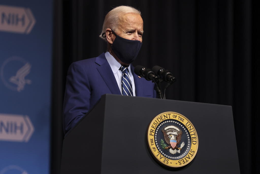 Busca Biden retomar la iniciativa con su primer viaje oficial en EUA