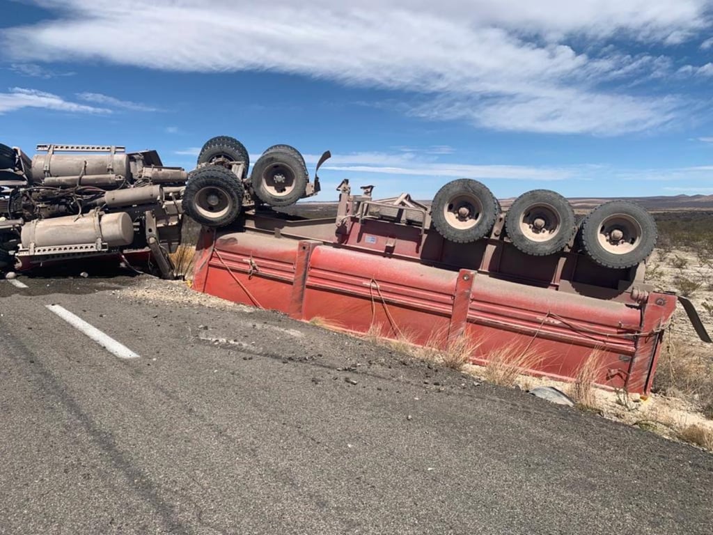 Otro accidente en la Durango-Parral; volcó una góndola