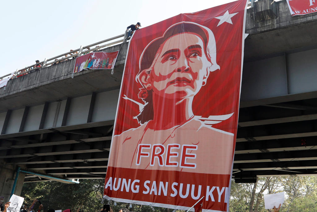 Policía de Myanmar añade cargos contra Aung San Suu Kyi