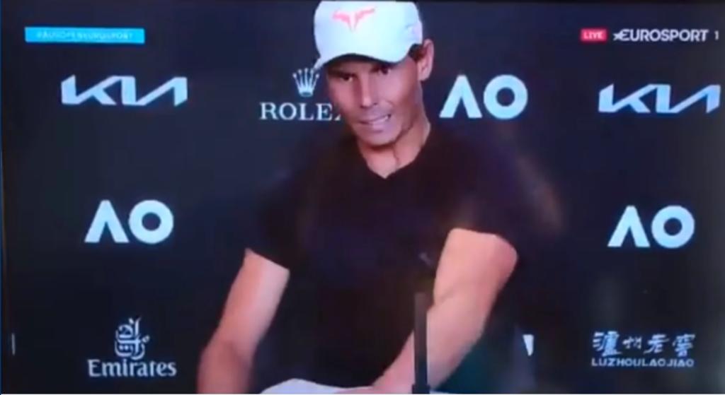 Sufre calambre en conferencia de prensa Rafael Nadal y espera no ser un 'meme'