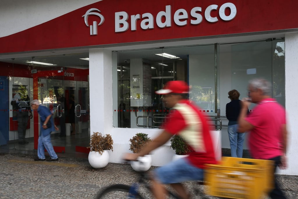 Ganancias de bancos de Brasil sufren caída