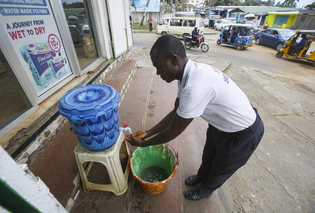 OMS declara alto el riesgo de epidemia de ébola en África Occidental