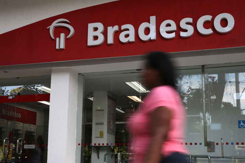 Cae utilidad bancaria en Brasil