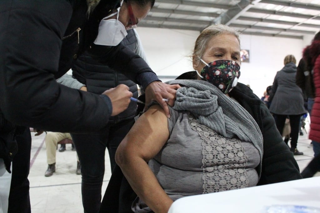 Suman 5 mil 450 adultos vacunados contra Covid en Durango