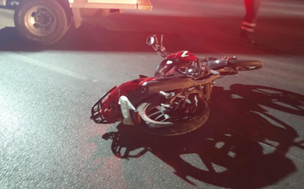 Auto 'fantasma' embiste a motociclista