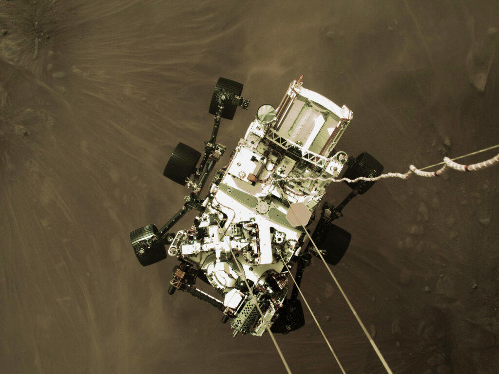 NASA difunde foto del descenso de sonda Perseverance en Marte