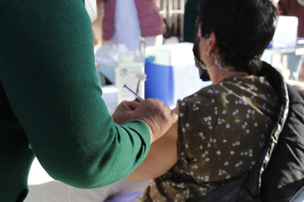 En 24 horas aplican solo 243 vacunas en Durango