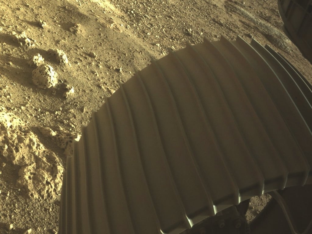 Toman primera foto en color de la superficie de Marte