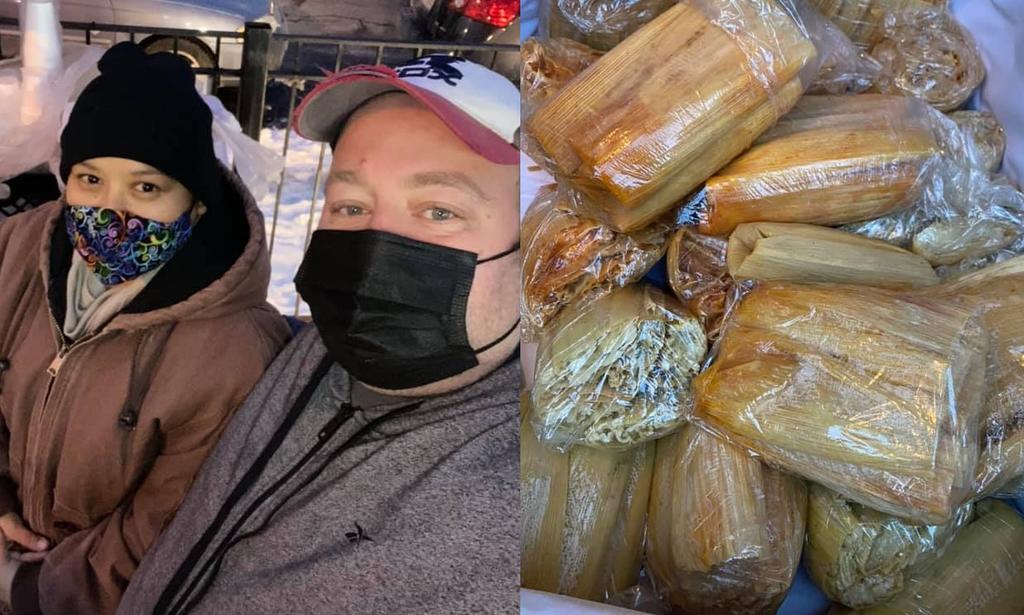 Compra tamales a vendedores ambulantes; los reparte a personas sin hogar en Chicago