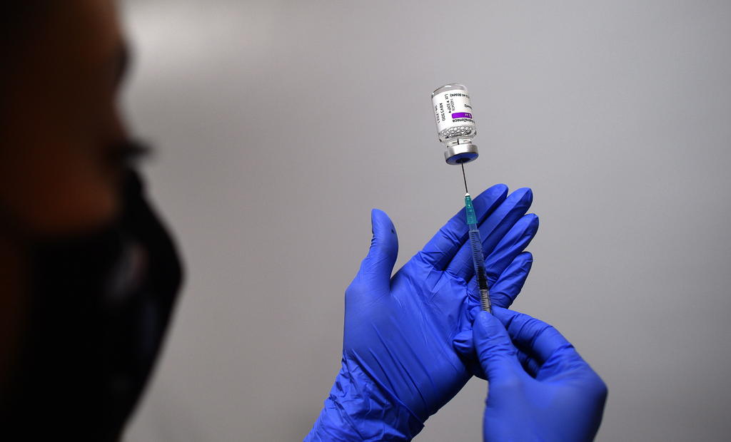 Recomienda EUA no alargar ensayos de vacunas ante mutaciones del COVID-19