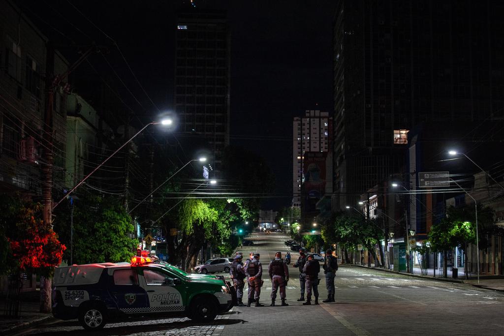 Decreta Sao Paulo toque de queda nocturno por dos semanas