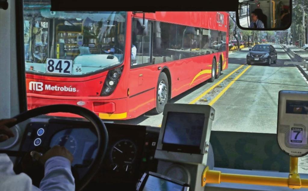 Habrá nuevo mecanismo de multas a quienes invadan carril de Metrobús