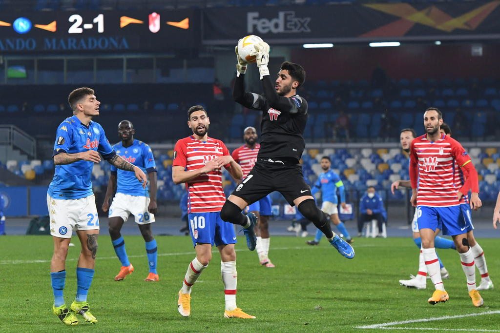 Napoli gana la vuelta pero es eliminado de Europa League sin 'Chuky' Lozano