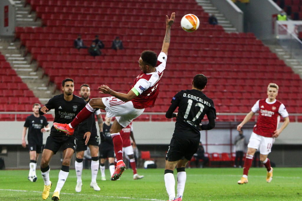 Arsenal vence al Benfica con agónico gol de Aubameyang en los dos minutos finales