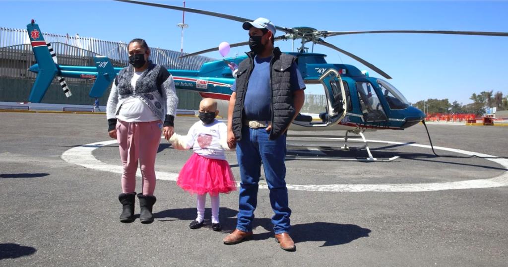 Dan paseo en helicóptero a menor con cáncer en Puebla