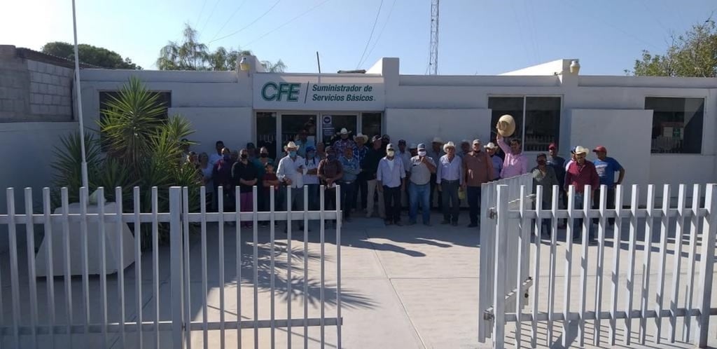 Bloquean oficinas de CFE en Gómez Palacio