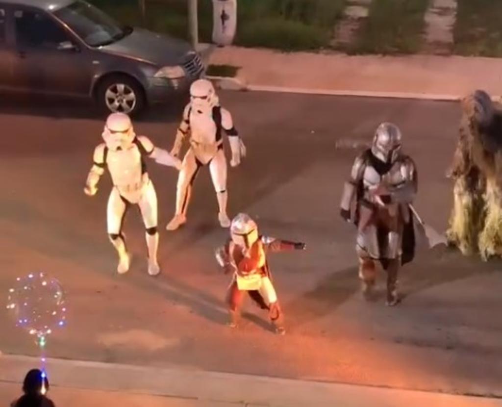 Niño de 7 años celebra su cumpleaños con show al estilo Mandalorian